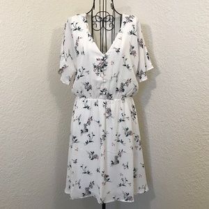 NWOT Sienna Sky White Floral Fit & Flare Flutter Sleeve Short Dress Size Medium